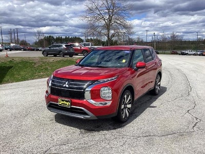 Photo of a 2025 Mitsubishi Outlander AWD SE 4DR SUV for sale