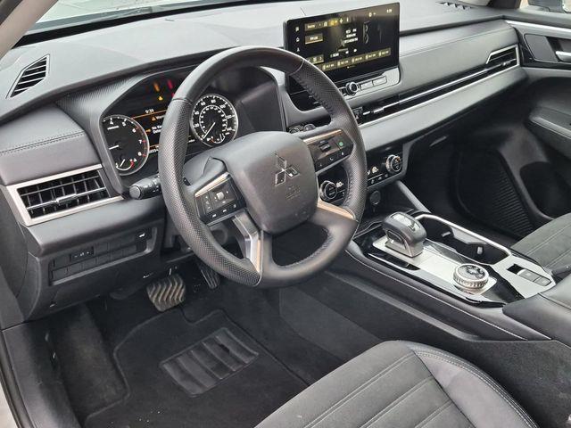 2025 Mitsubishi Outlander - $24,700