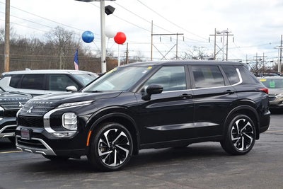 Photo of a 2024 Mitsubishi Outlander AWD SE 4DR SUV for sale