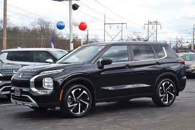 Photo of a 2024 Mitsubishi Outlander AWD SE 4DR SUV for sale