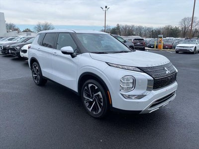 Photo of a 2024 Mitsubishi Outlander AWD SE 4DR SUV for sale