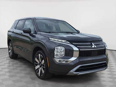 Photo of a 2025 Mitsubishi Outlander AWD SE 4DR SUV for sale