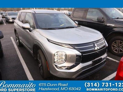 Photo of a 2025 Mitsubishi Outlander AWD SE 4DR SUV for sale