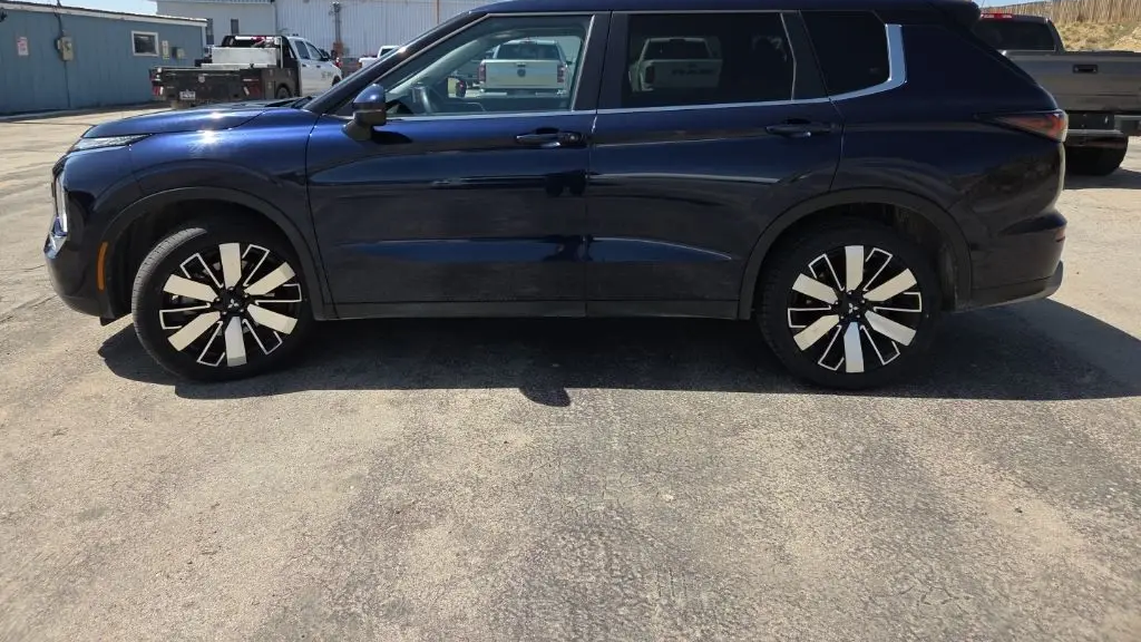 2025 Mitsubishi Outlander SE