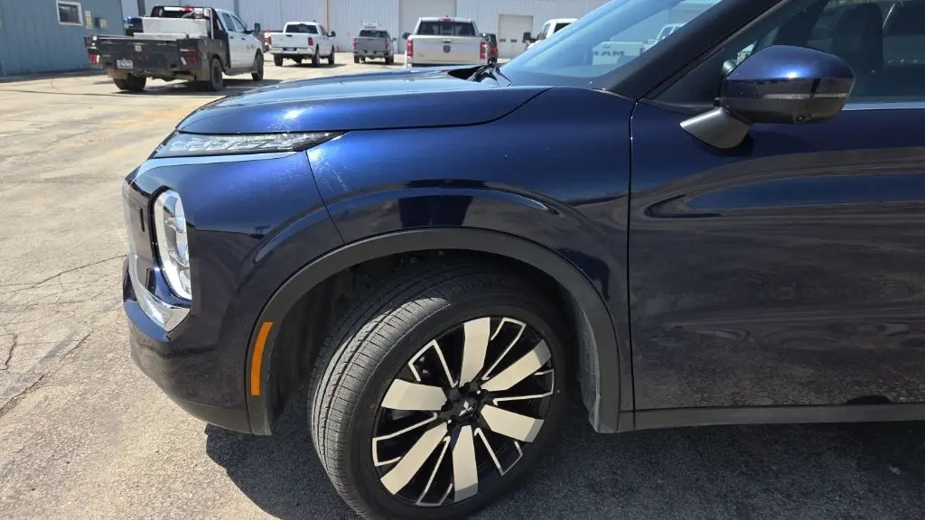2025 Mitsubishi Outlander SE