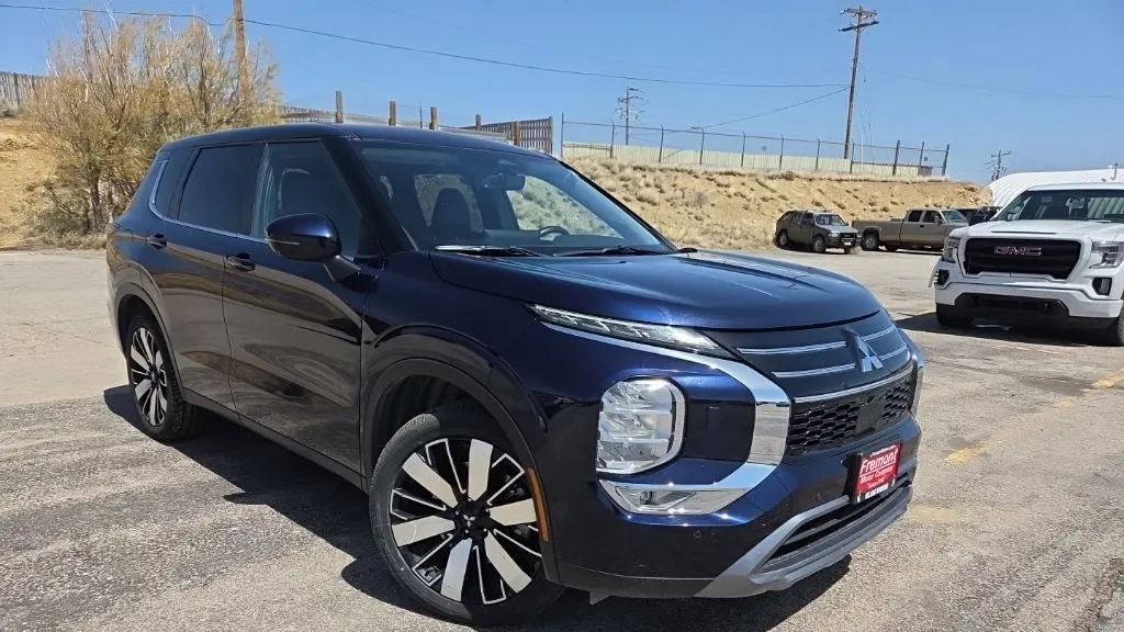 2025 Mitsubishi Outlander SE
