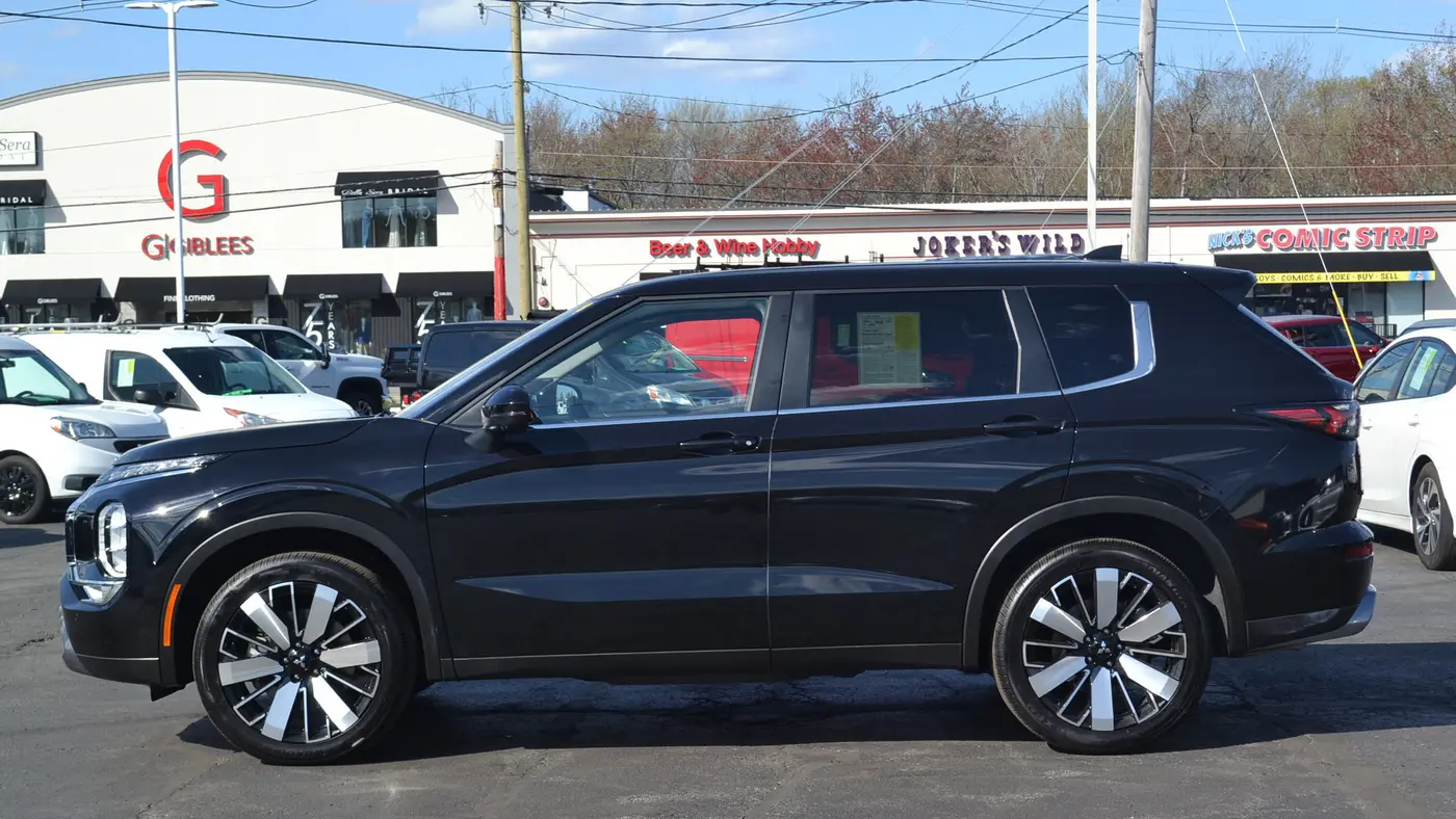 2025 Mitsubishi Outlander SE