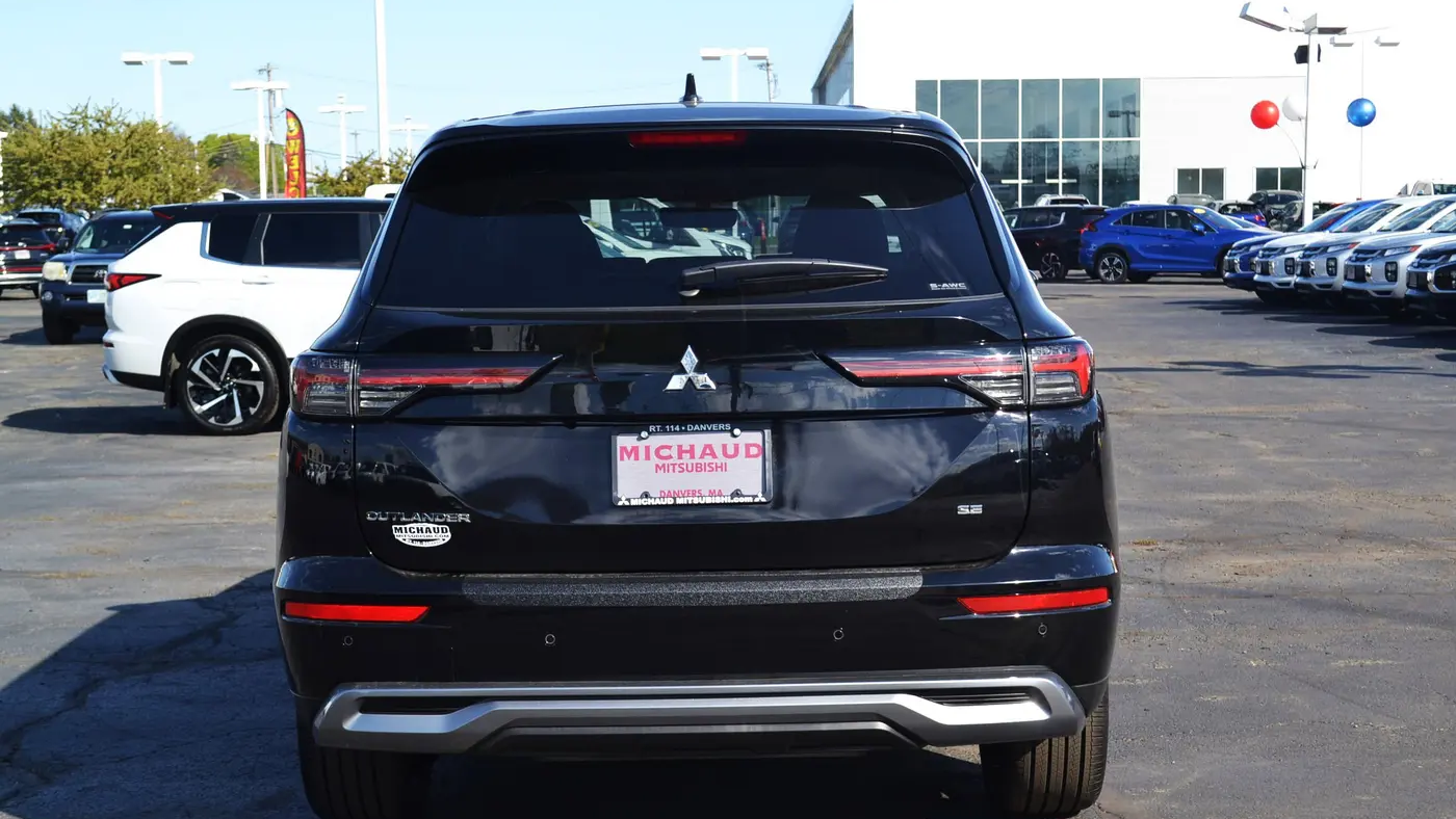 2025 Mitsubishi Outlander SE