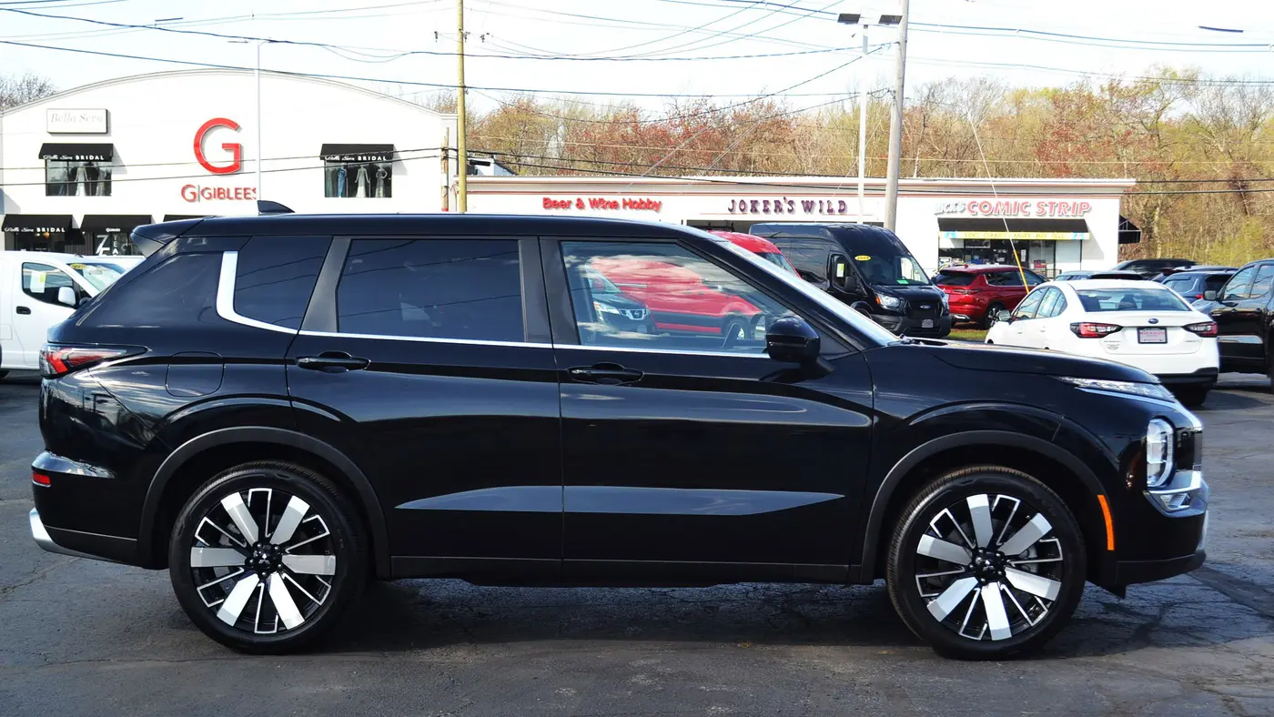 2025 Mitsubishi Outlander SE