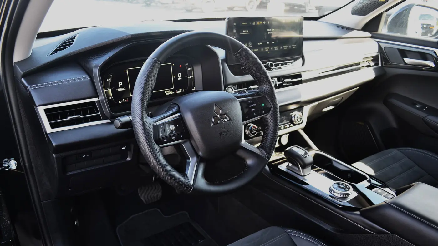 2025 Mitsubishi Outlander SE