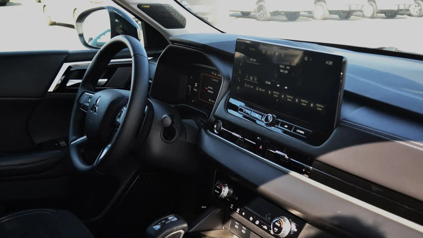 2025 Mitsubishi Outlander SE