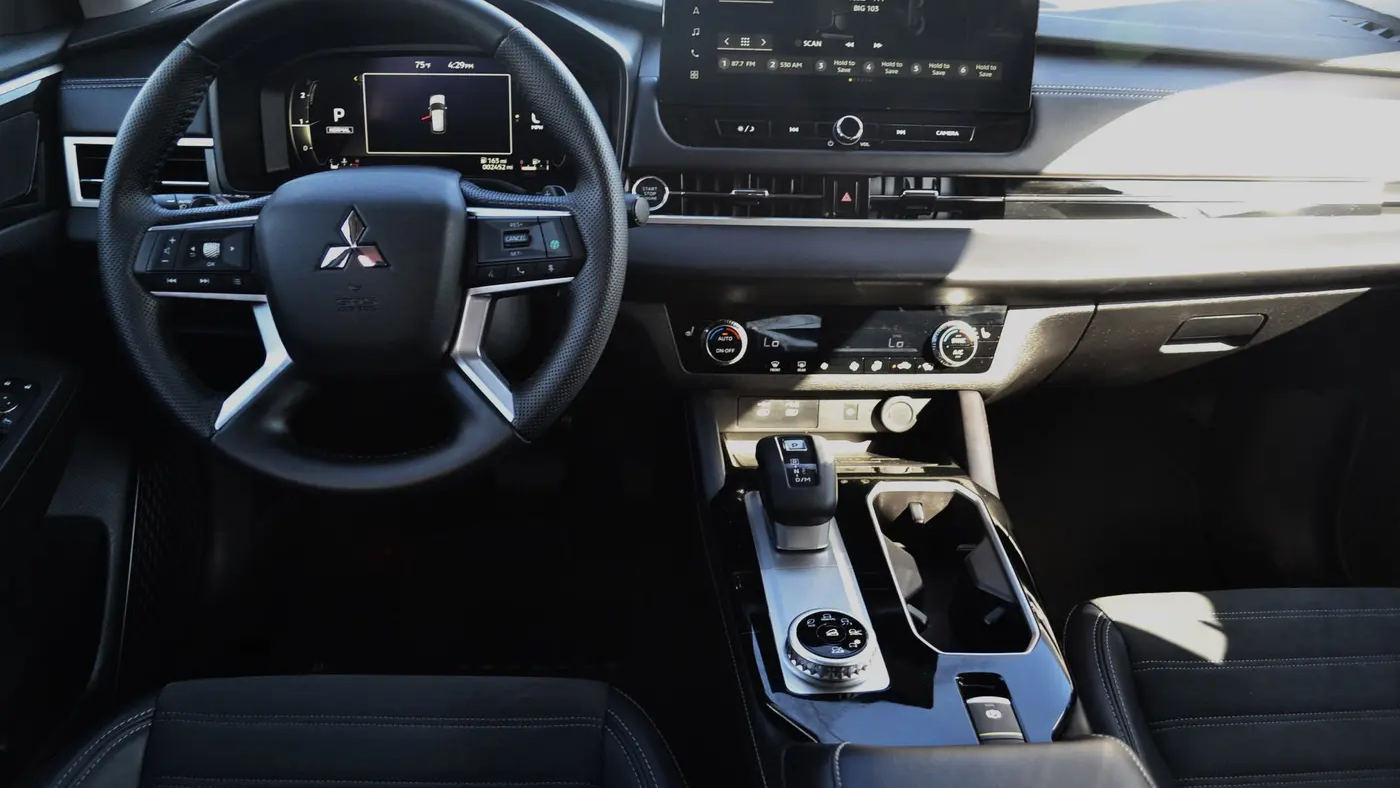 2025 Mitsubishi Outlander SE