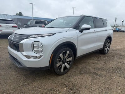 Photo of a 2025 Mitsubishi Outlander AWD SE 4DR SUV for sale