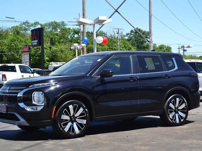 Photo of a 2025 Mitsubishi Outlander AWD SE 4DR SUV for sale