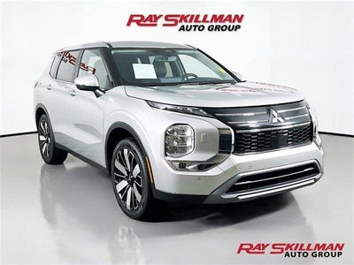 Photo of a 2025 Mitsubishi Outlander AWD SE 4DR SUV for sale