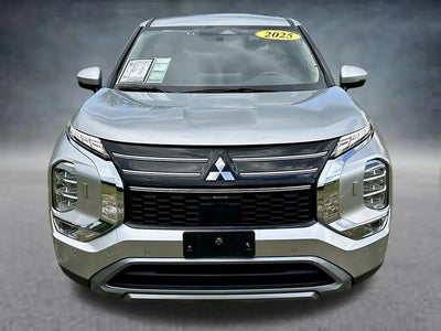 Photo of a 2025 Mitsubishi Outlander AWD SE 4DR SUV for sale