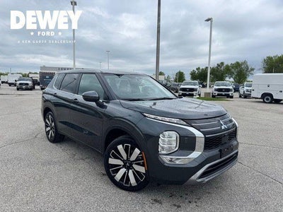 Photo of a 2025 Mitsubishi Outlander AWD SE 4DR SUV for sale