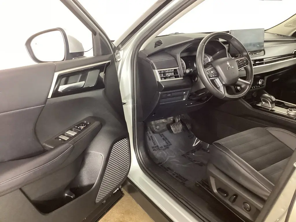 2025 Mitsubishi Outlander - $26,564