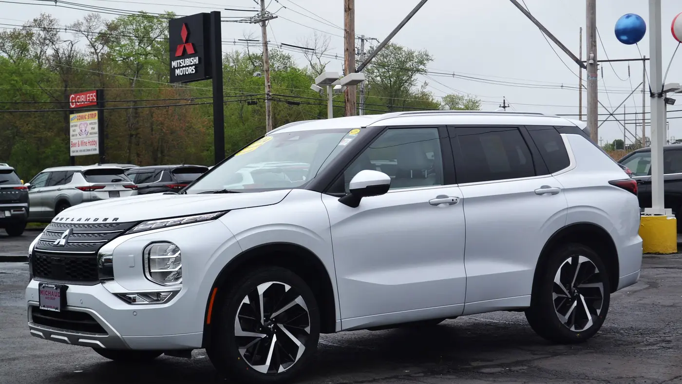 Preowned 2024 Mitsubishi Outlander SEL for Sale