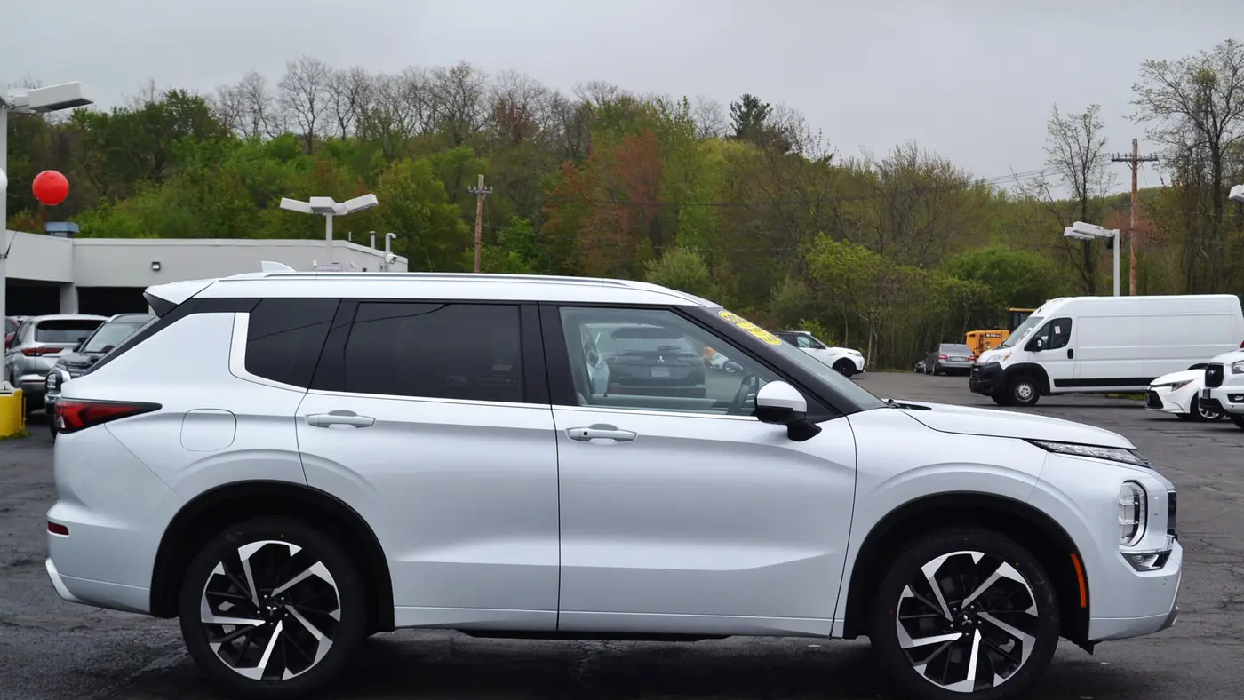 2024 Mitsubishi Outlander SEL