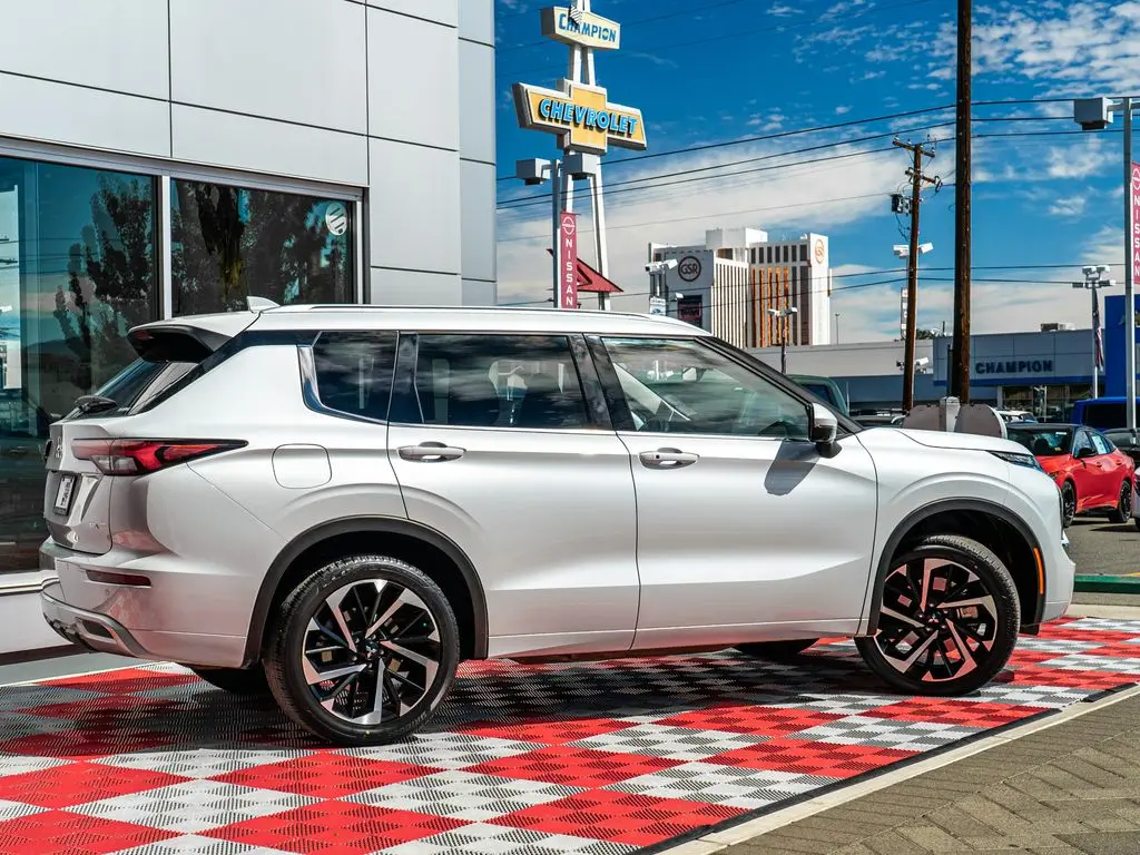 2024 Mitsubishi Outlander - $28,488
