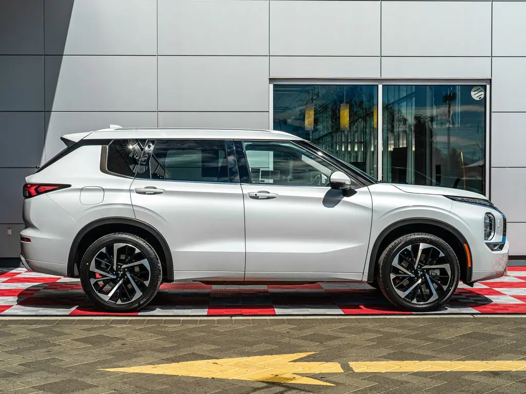 2024 Mitsubishi Outlander - $28,488