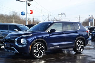 2024 Mitsubishi Outlander with Cosmic Blue Metallic Exterior