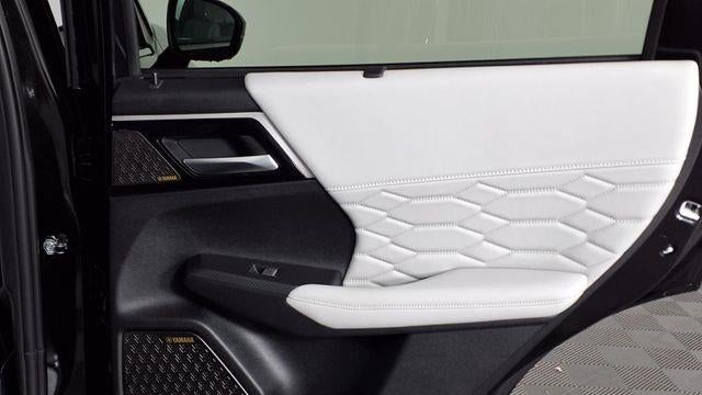 2025 Mitsubishi Outlander SEL Platinum Edition