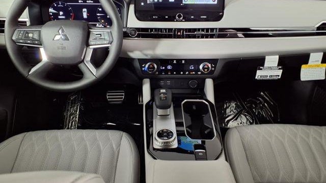 2025 Mitsubishi Outlander SEL Platinum Edition