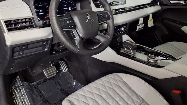 2025 Mitsubishi Outlander SEL Platinum Edition