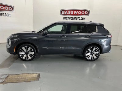 Photo of a 2025 Mitsubishi Outlander AWD SEL 4DR SUV for sale