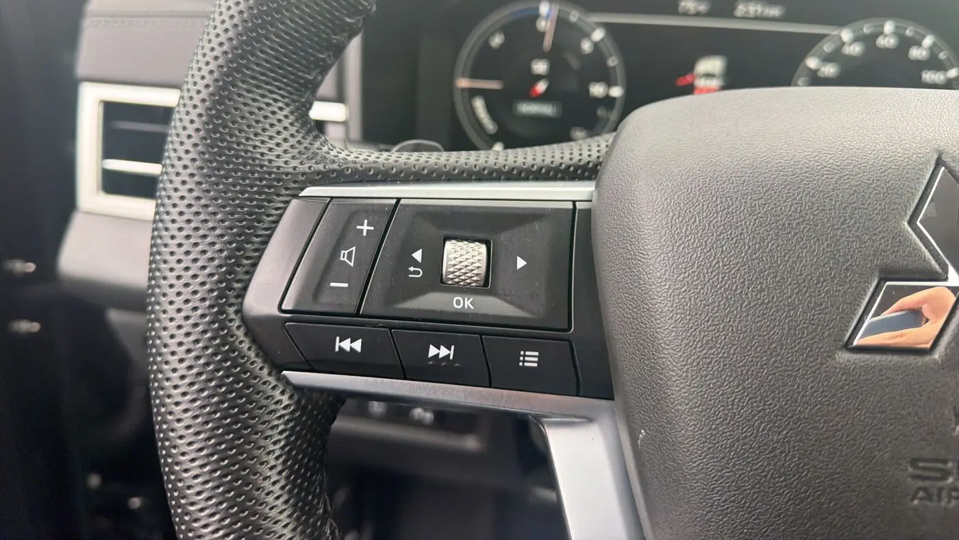 2023 Mitsubishi Outlander PHEV SE