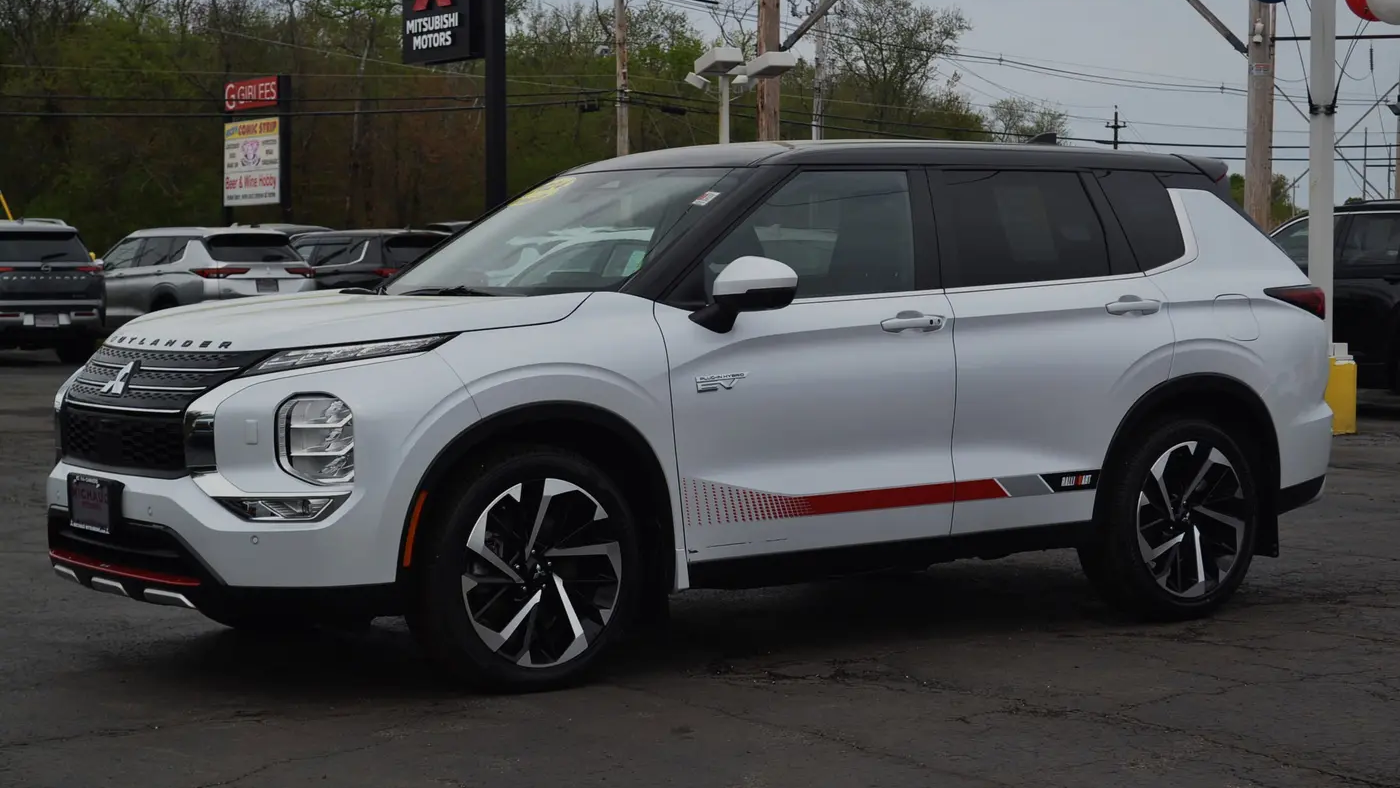 Preowned 2024 Mitsubishi Outlander PHEV SE for Sale