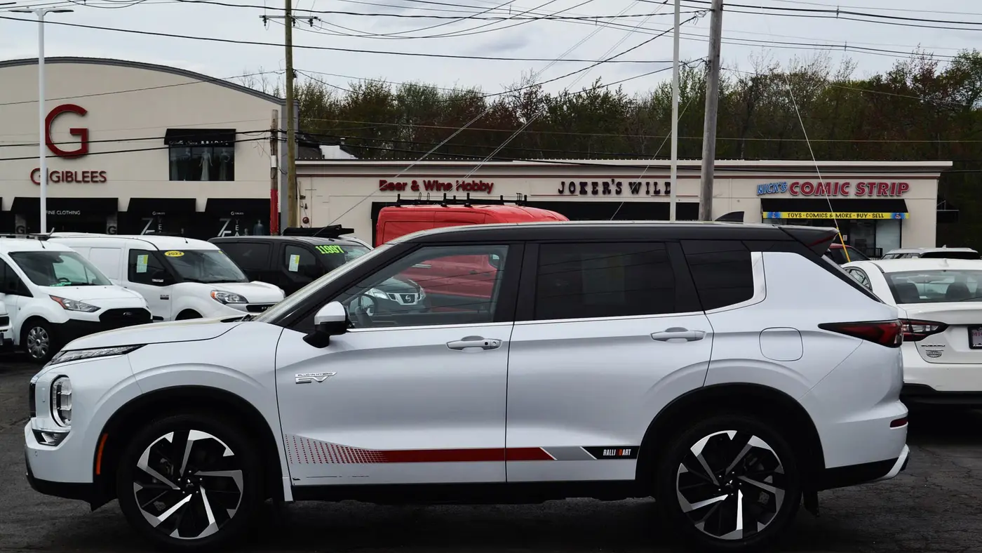2024 Mitsubishi Outlander PHEV SE
