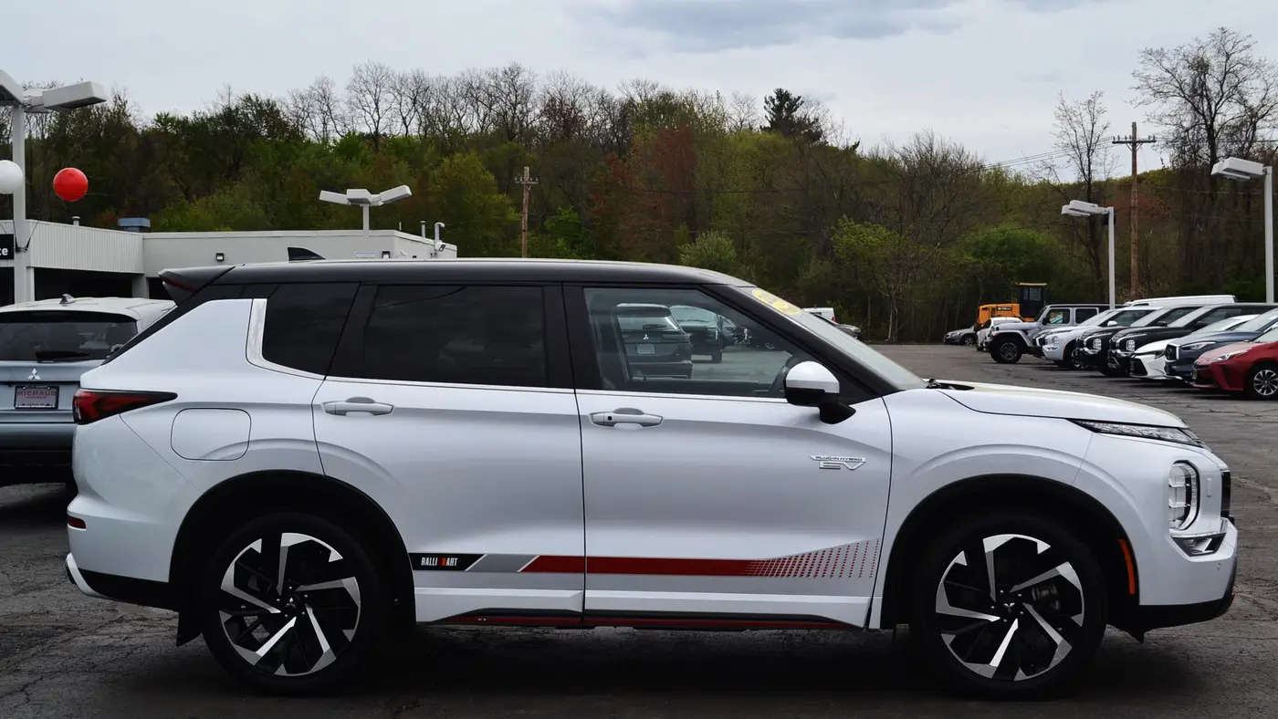 2024 Mitsubishi Outlander PHEV SE