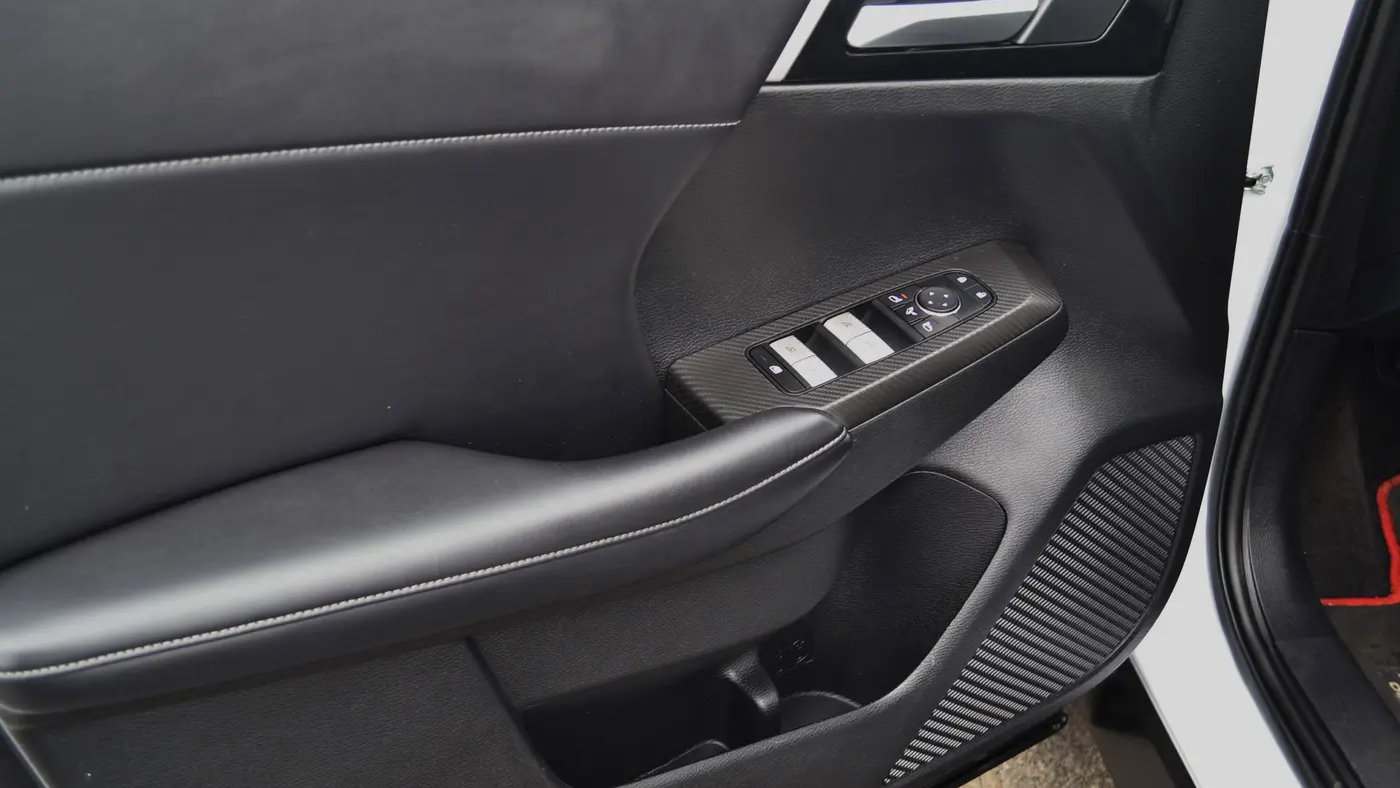 2024 Mitsubishi Outlander PHEV SE