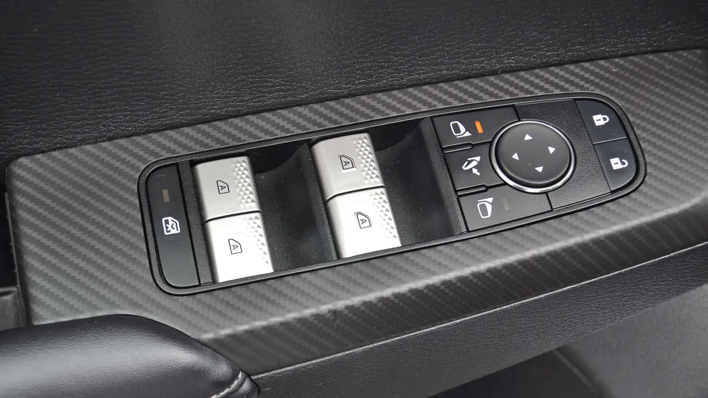 2024 Mitsubishi Outlander PHEV SE