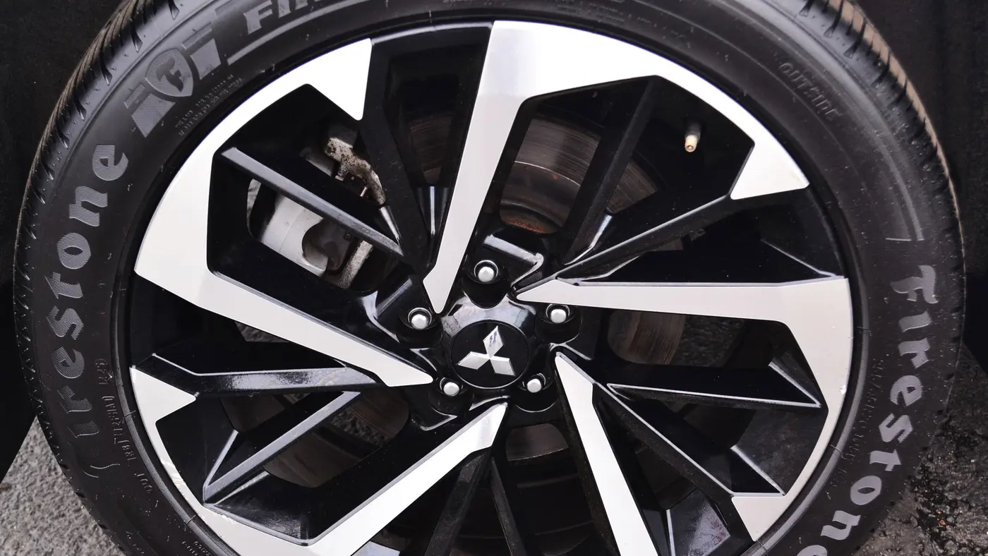 2024 Mitsubishi Outlander PHEV SE