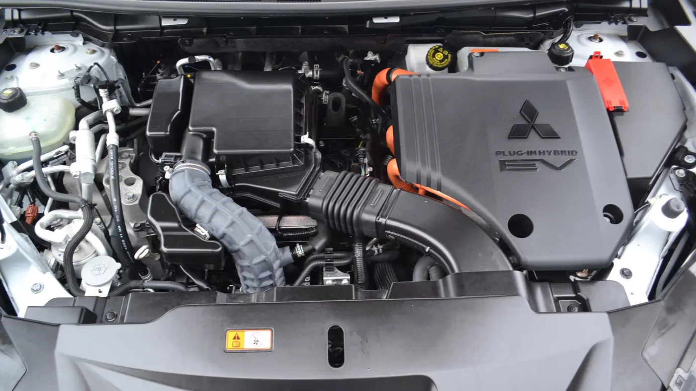 2024 Mitsubishi Outlander PHEV SE