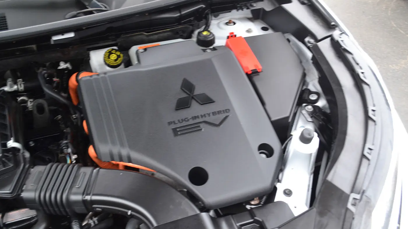 2024 Mitsubishi Outlander PHEV SE