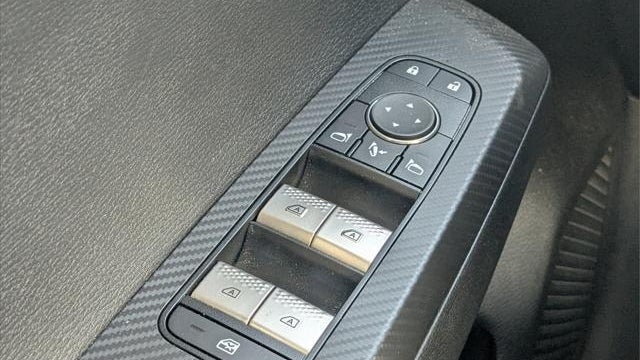 2025 Mitsubishi Outlander PHEV SE