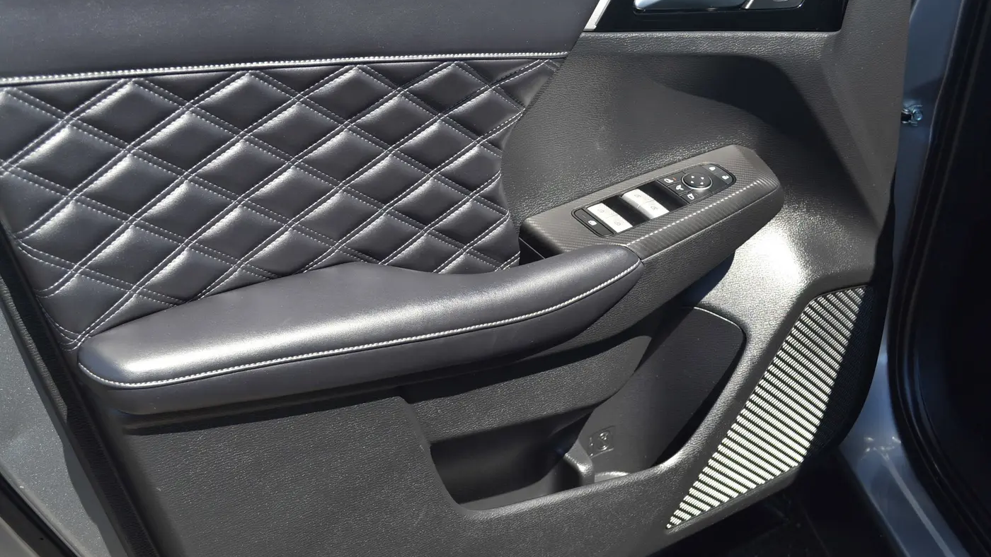 2023 Mitsubishi Outlander PHEV SEL
