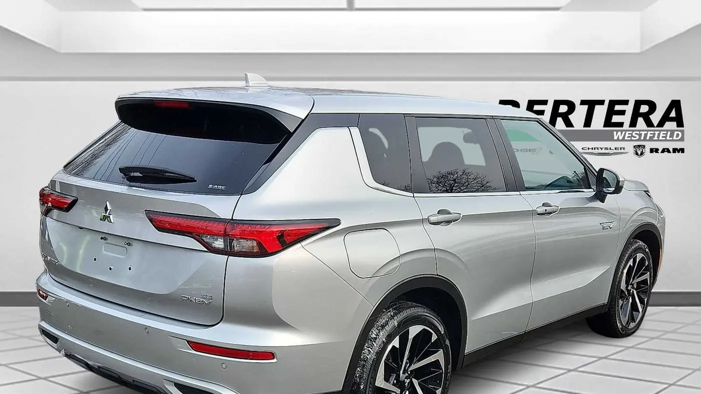 2024 Mitsubishi Outlander PHEV SE
