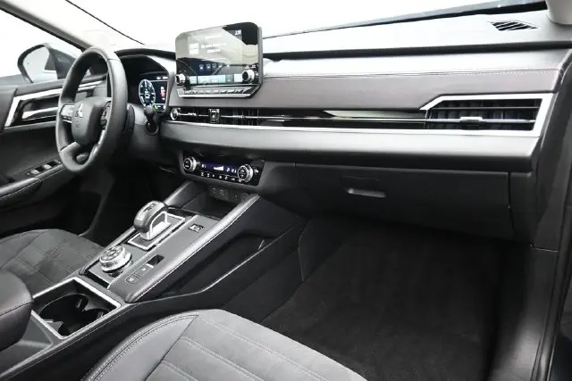 2025 Mitsubishi Outlander - $31,125
