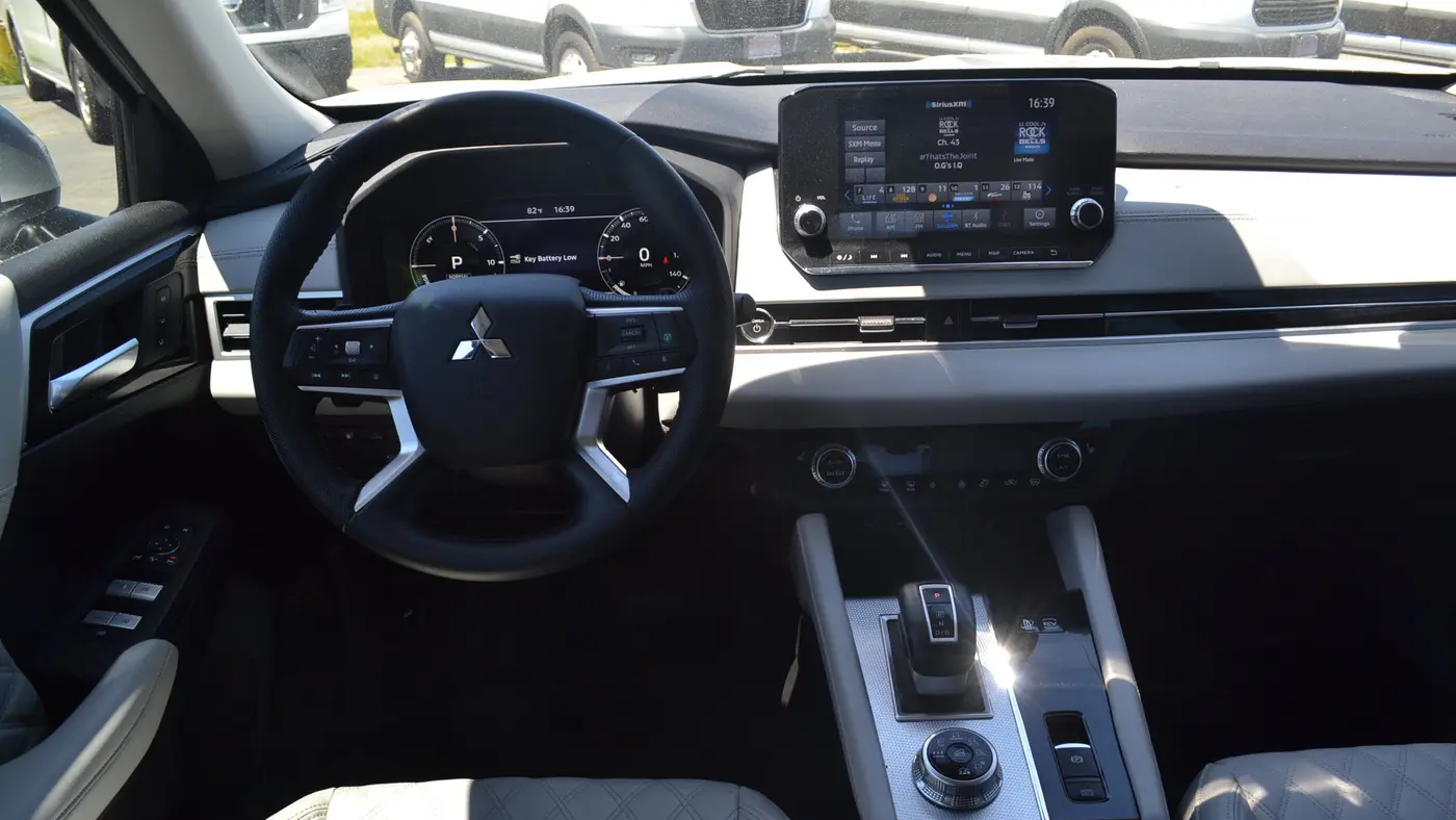 2023 Mitsubishi Outlander PHEV SEL