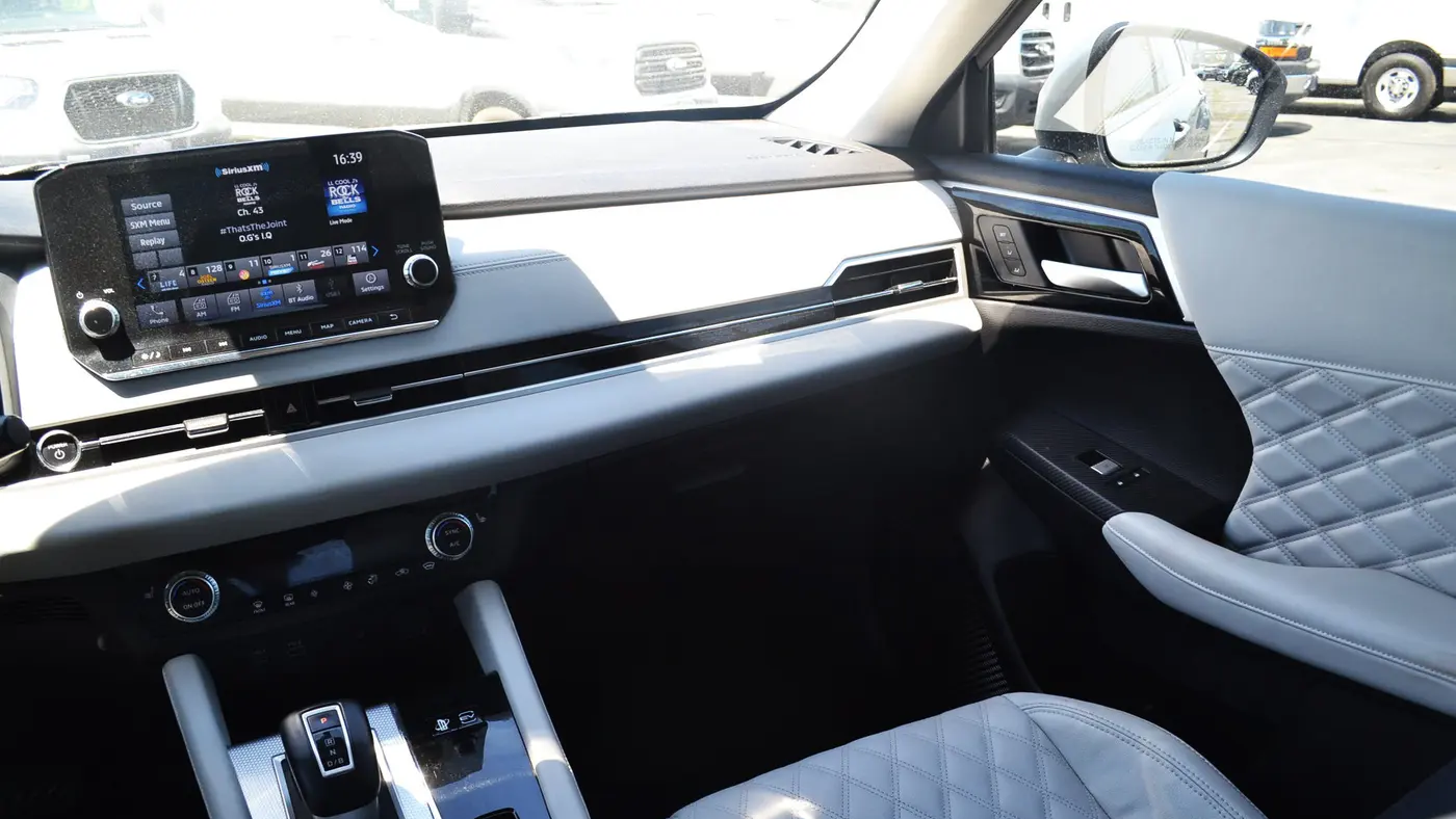 2023 Mitsubishi Outlander PHEV SEL