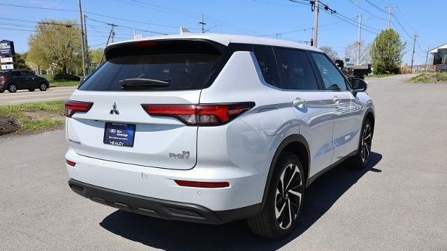 2024 Mitsubishi Outlander PHEV SE