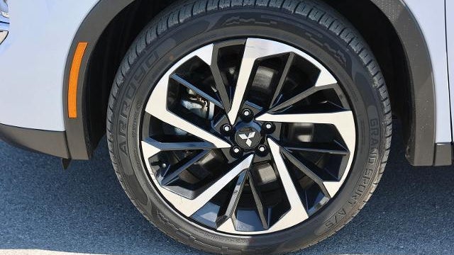 2024 Mitsubishi Outlander PHEV SE