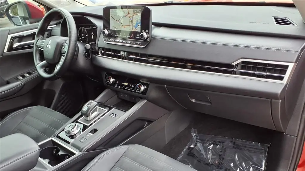 2025 Mitsubishi Outlander PHEV SE