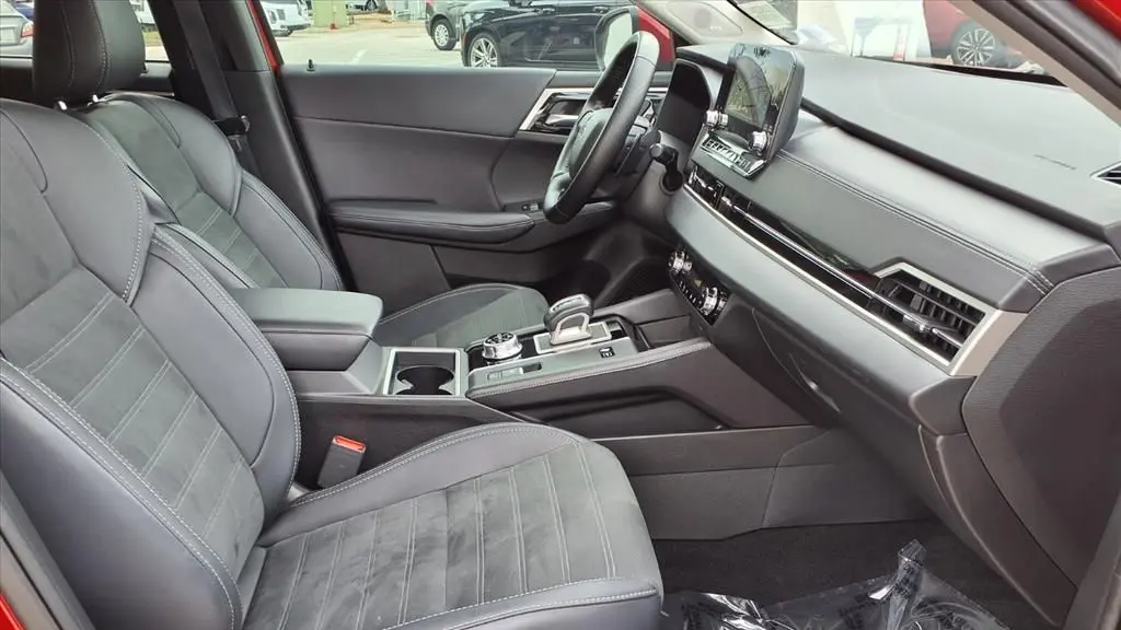 2025 Mitsubishi Outlander PHEV SE